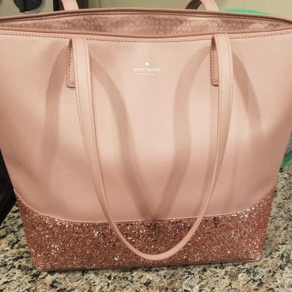 kate spade Handbags - Kate spade hand bag, makeup case and wallet